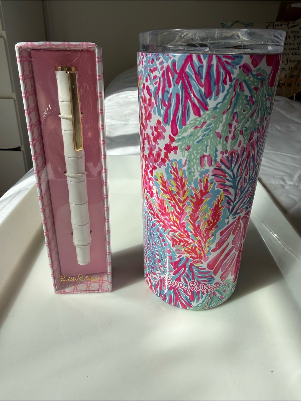 Lilly Pulitzer insulated Travel Tumbler w/ White bamboo pen & scrunchie set - Picture 2 of 6
